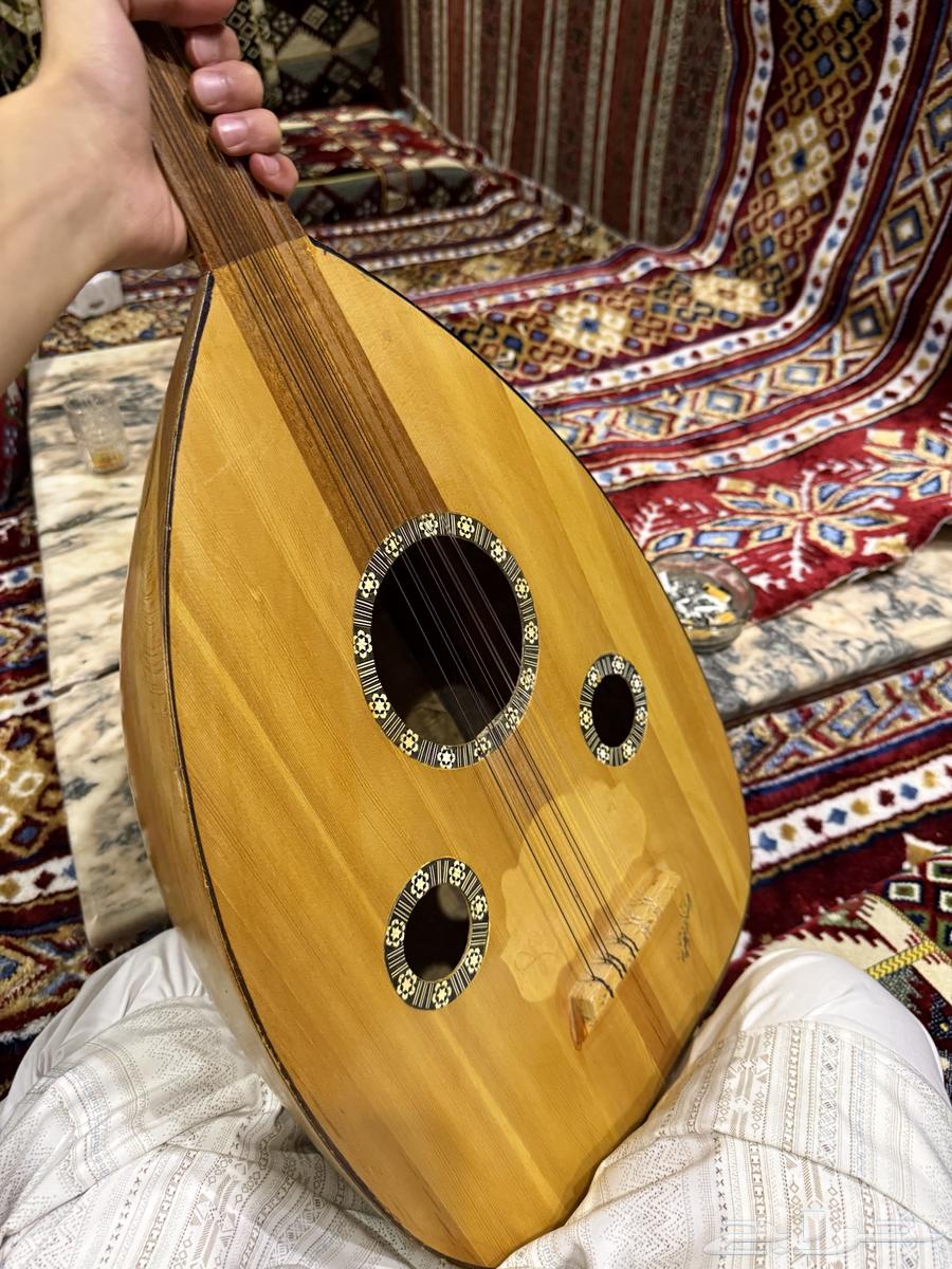 An Egyptian oud that was broken and repaired64141926491651111