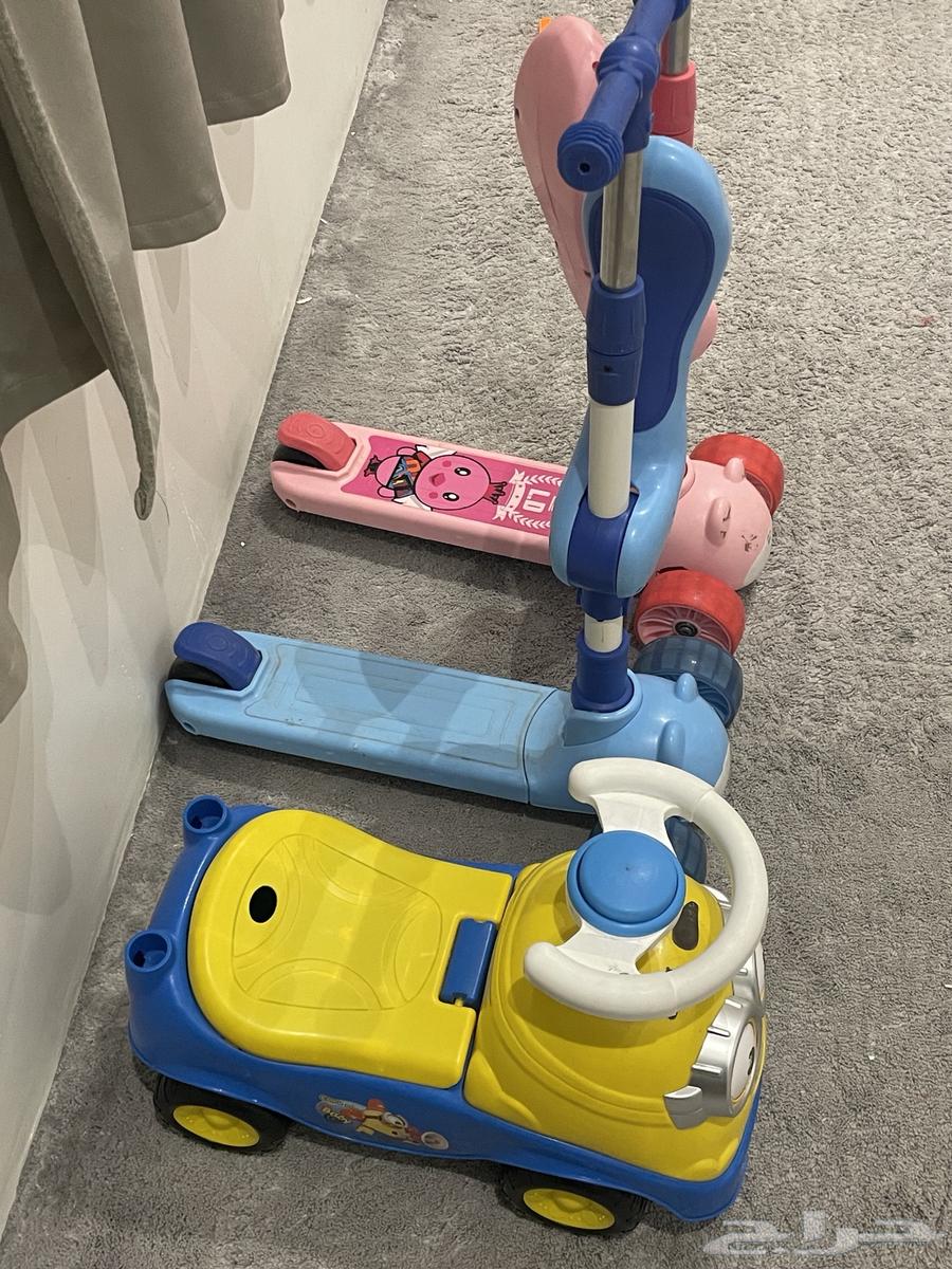 Children's tables and scooters for sale64141550547331113