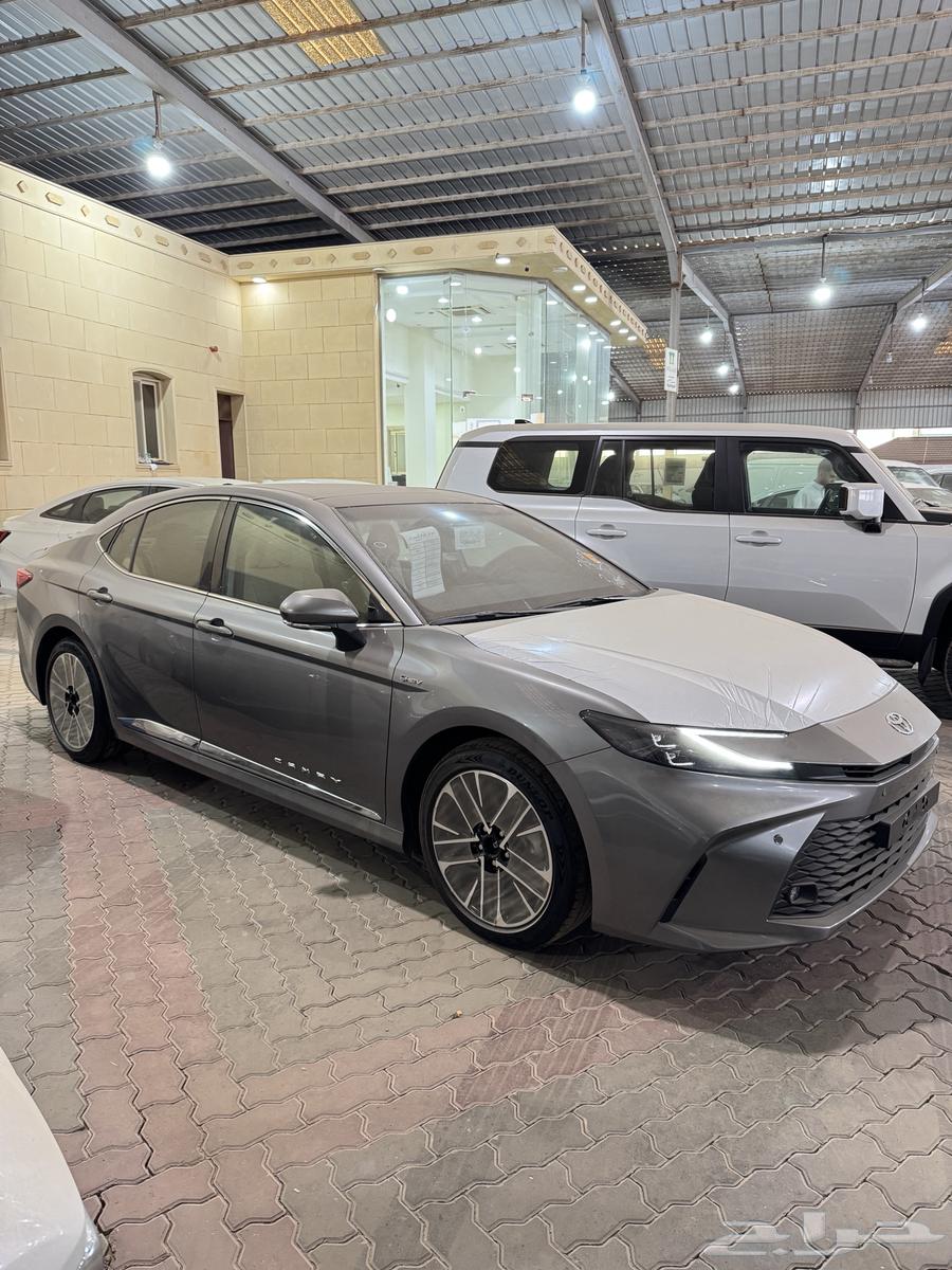 تويوتا كامري LE هايبرد 202564369010201730111