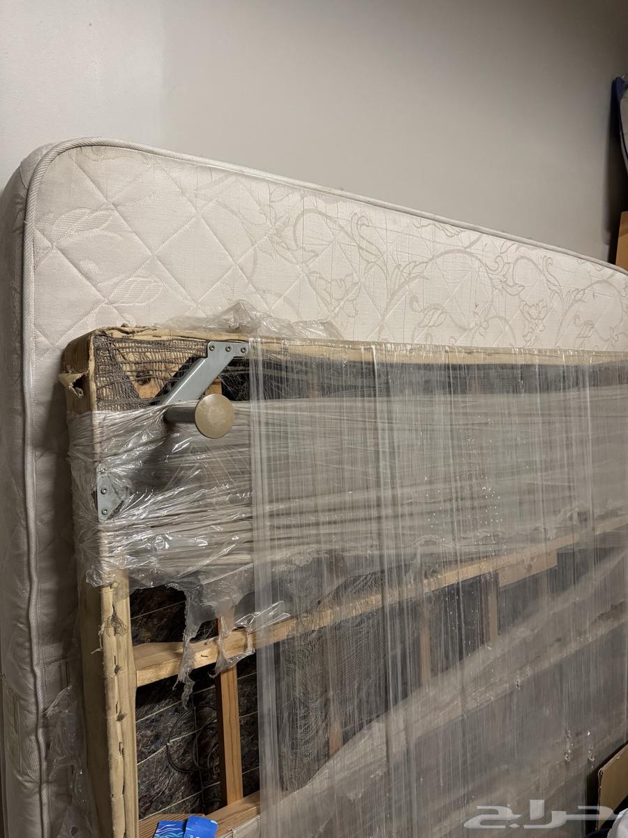 Bed Queen size for sale with mattress64124563692289110
