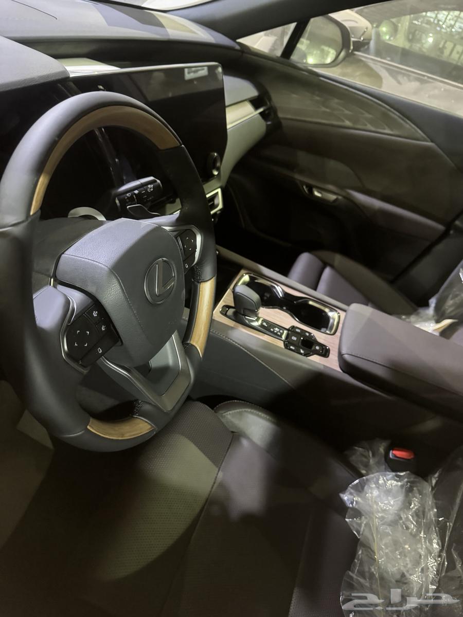 لكزسrx350 25 مع أول راتب سعودي ومقيم64372345971586112