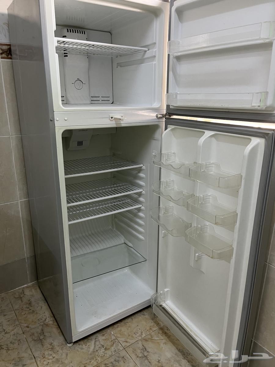 Clean AC, fridge has minor damage 11 feet64141545950723112
