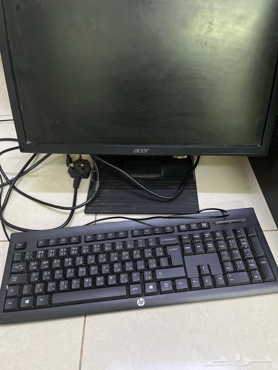 Computer with all its connections and devices64141529225347111
