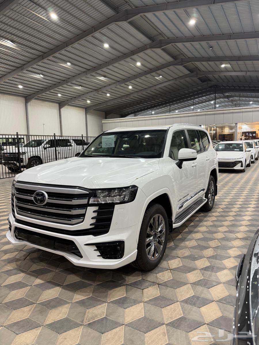 تويوتا لاندكروزر مديل 2025 GXR فل كامل بطاقه جمرك64368075917186110
