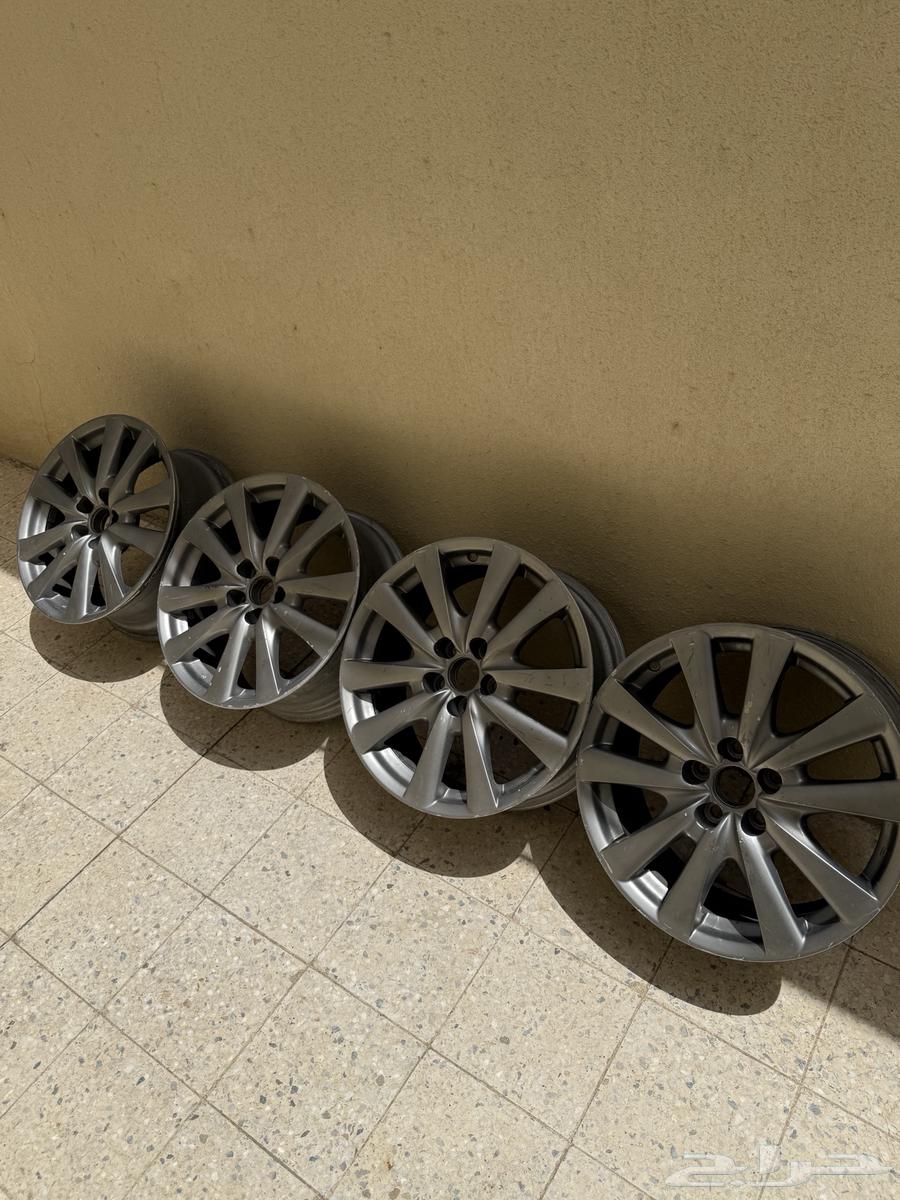 جنوط لكزس جي اس 1864363725789570110