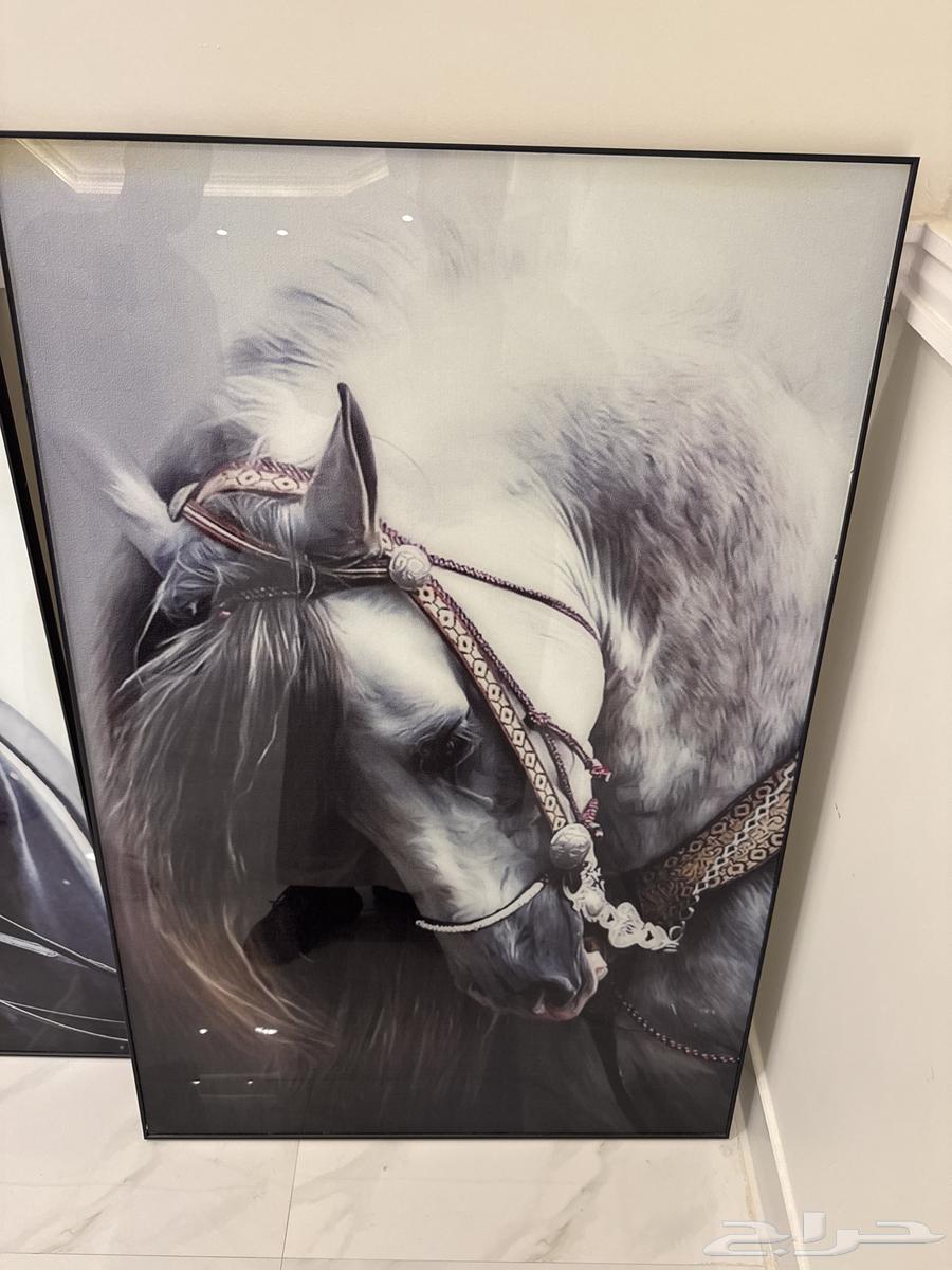 A painting with a picture of a horse64141911790593112