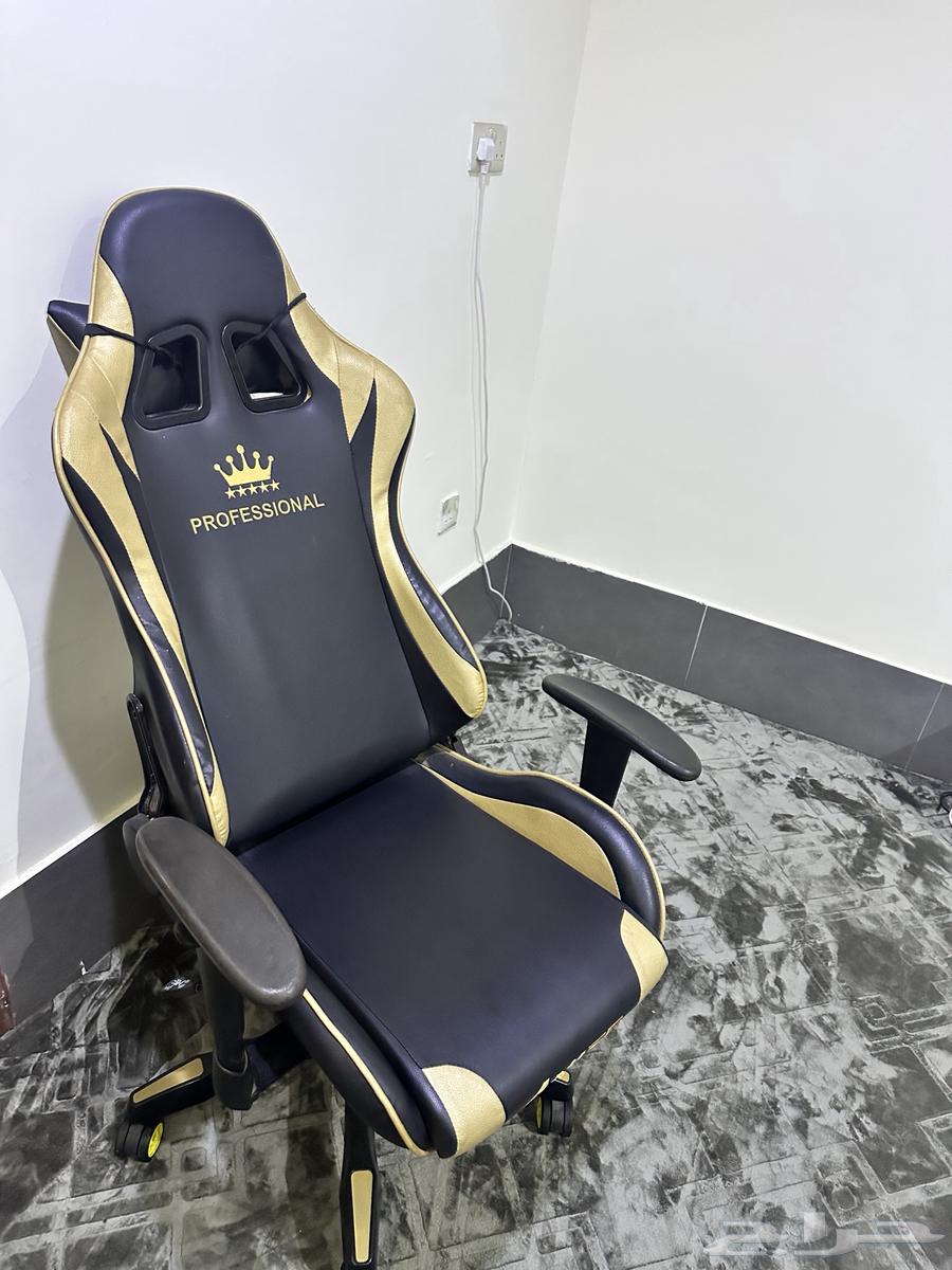 42-inch Full HD screen, gaming chair, and carpet64141546981761112