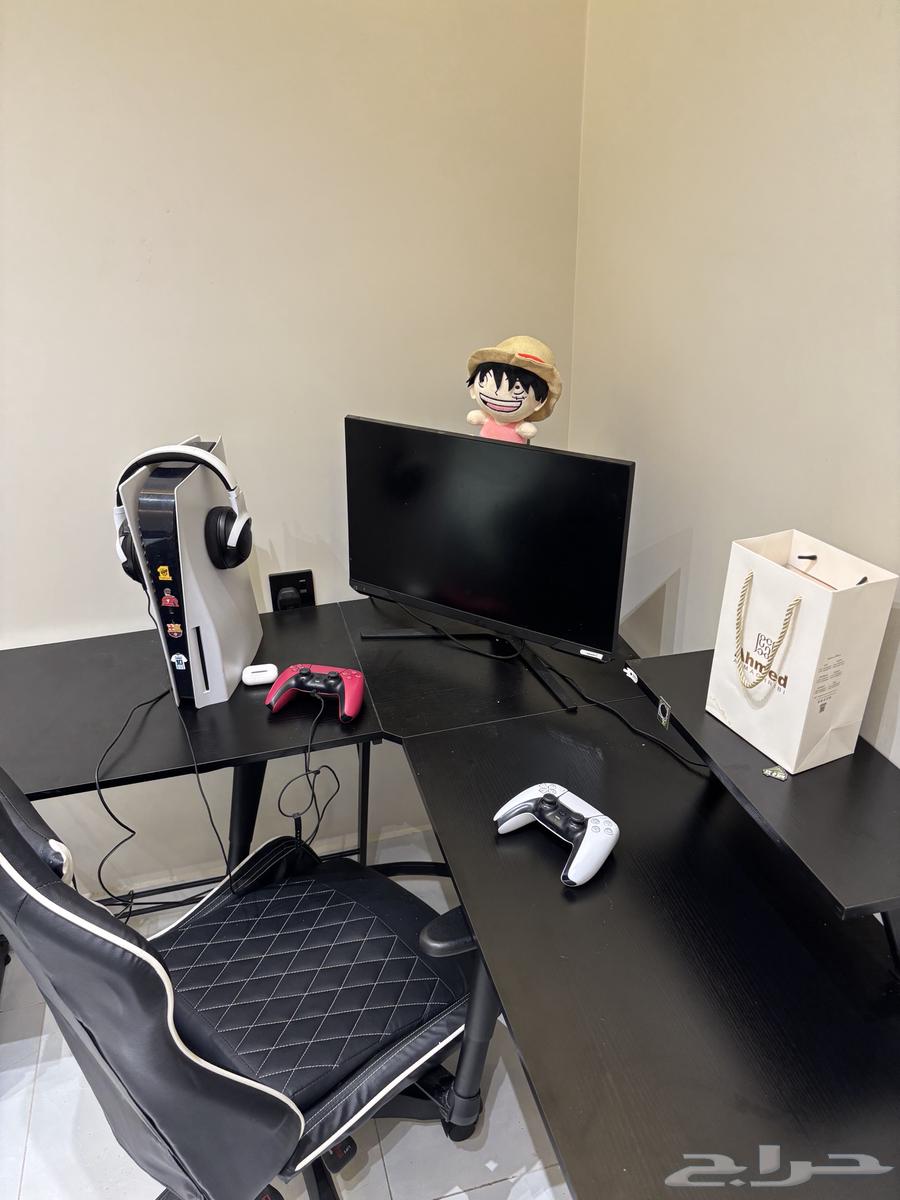 Gaming Screen, Table, and Chair64141544094465110