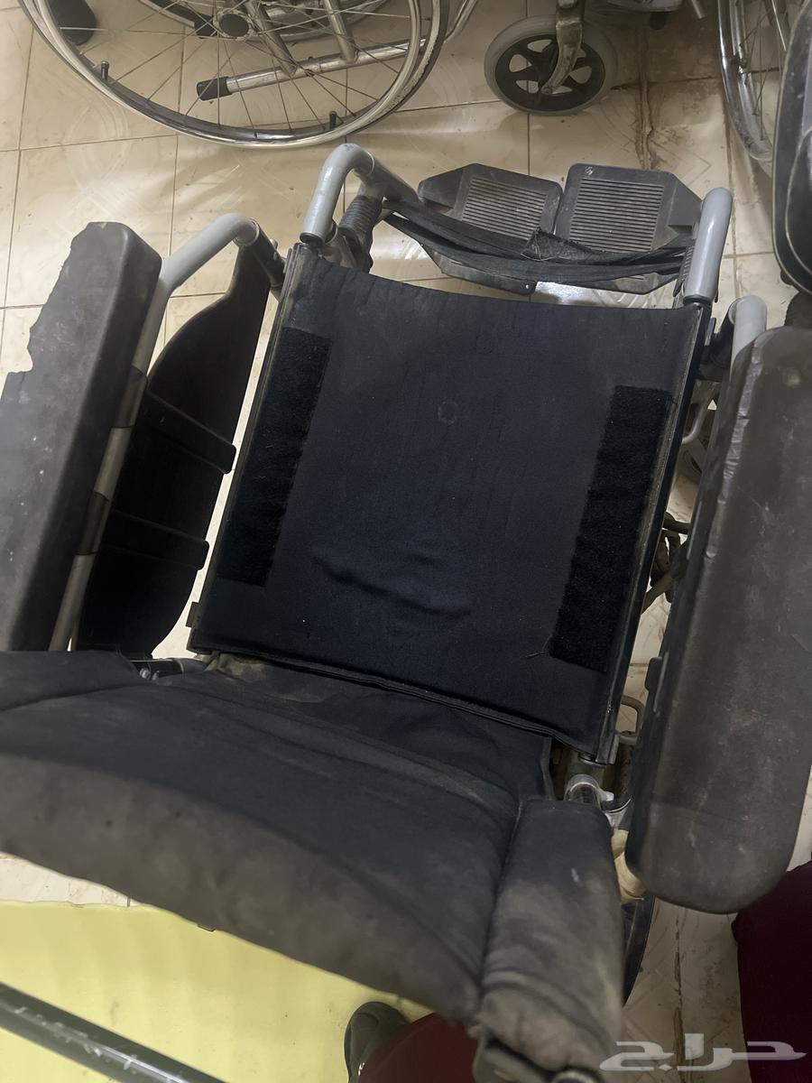 Electric car not used for a long time but dusty and needs cleaning64124296609665112