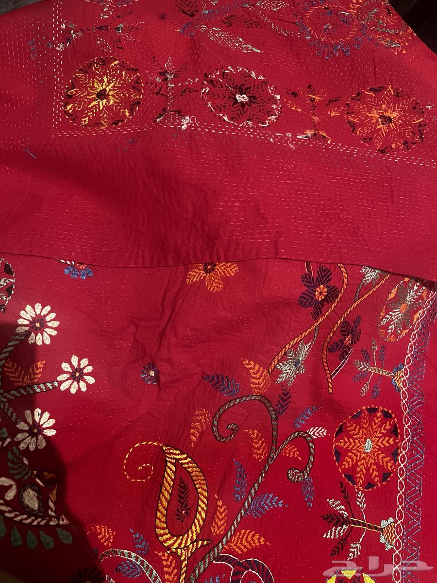 Hand-embroidered tablecloth64141551690242110