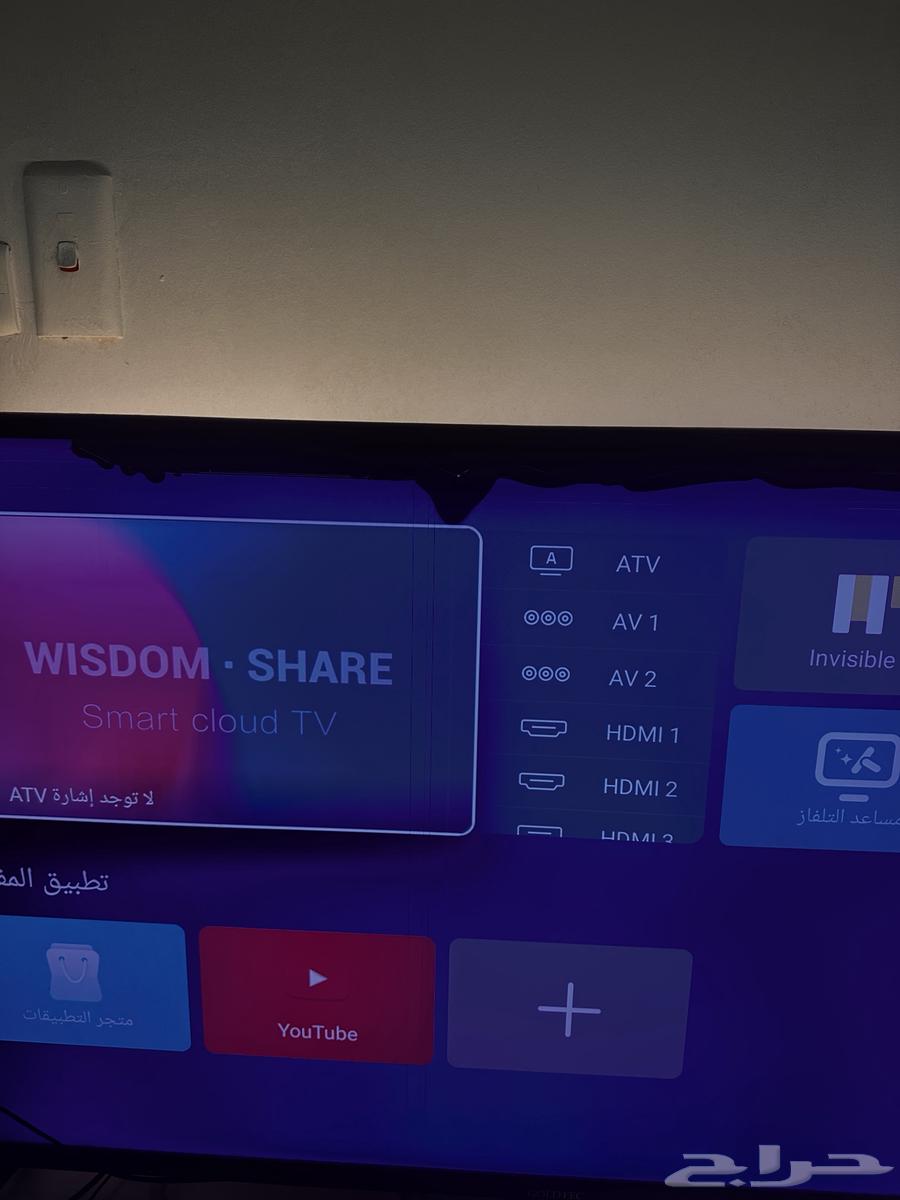 Broken screen TV as shown in the picture64145050035073111