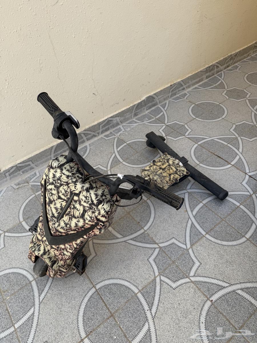 Electric charging scooter64141540947330110