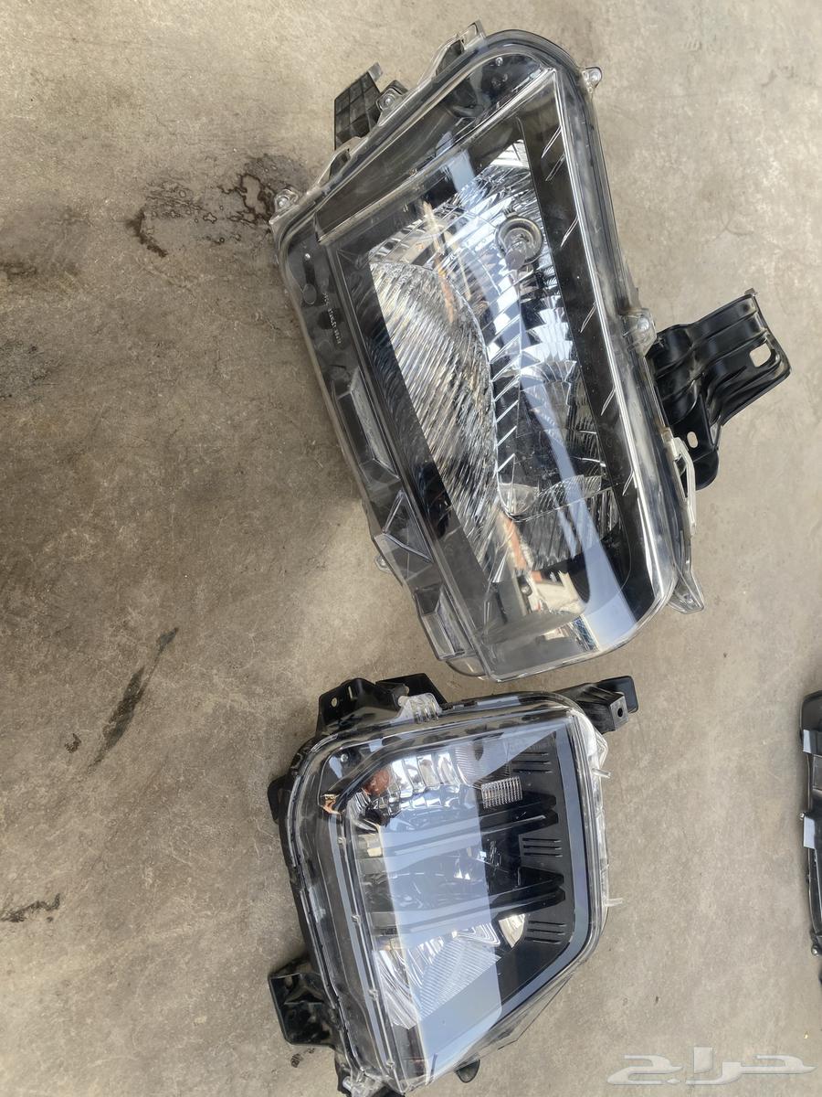 شمعه يمين وكشاف ميستوبيشي 202564360989094915111