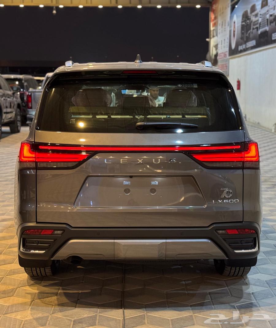 لكزس بي بي لون رمادي داخلية اوفويت64365232309505113