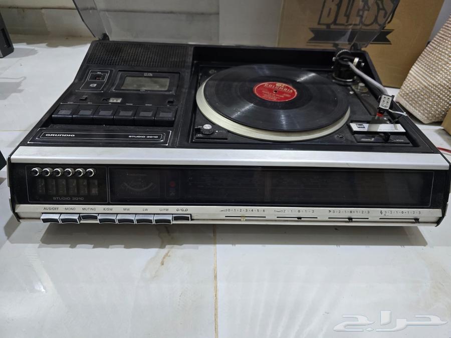 Vintage cassette and record player with speakers64371162187521111