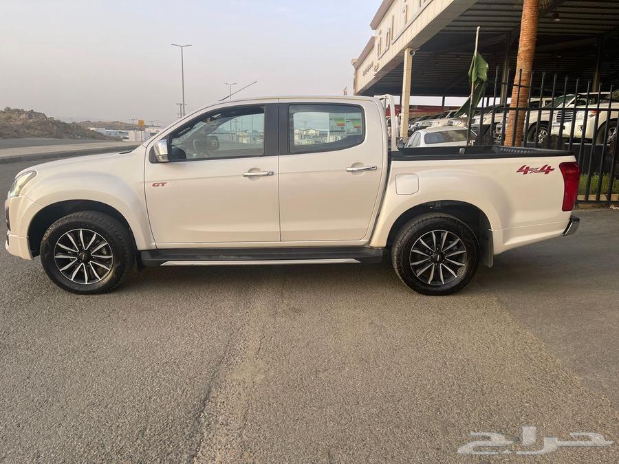 D-Max64371437973635110