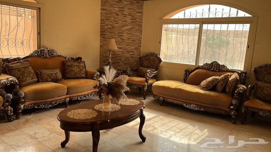 كنب كلاسيك فاخر للبيع ( طقمين 8 قطع )64141532199937110
