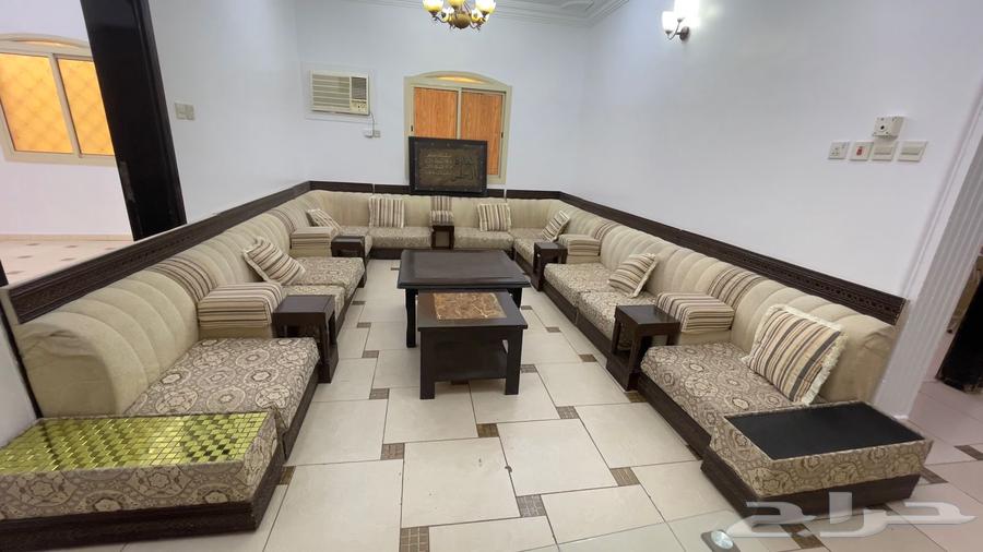 Clean sofa for urgent sale64142877826434111