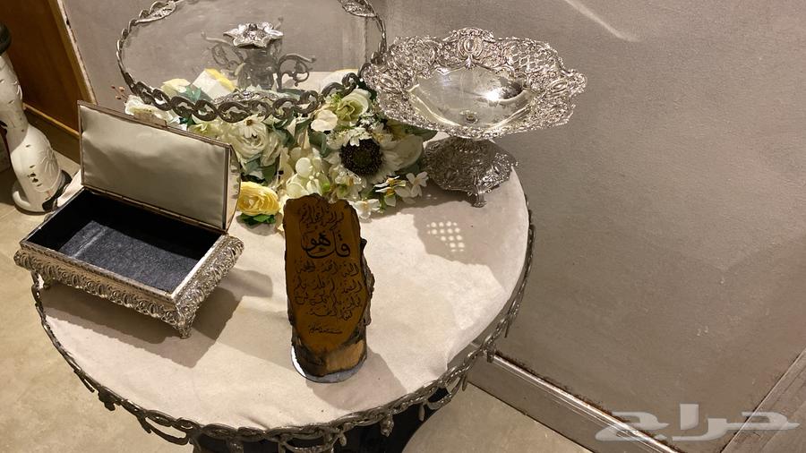 Queen table and Queen Arabic64141547539585111