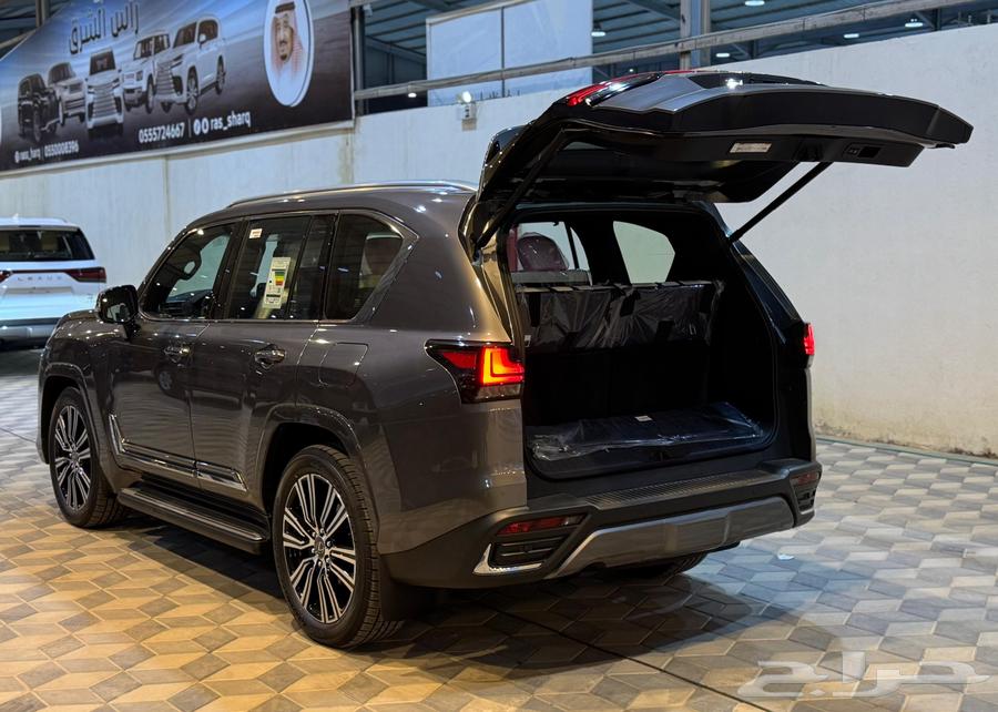 لكزس بي بي لون رمادي داخلية اوفويت64365232309505114