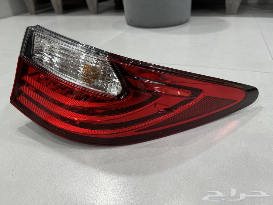 اسطب لكزس ES موديل 2013 - 2015 ركن يمين أصلي نظيف64360376725249111