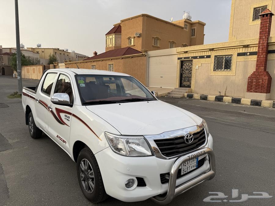 تويوتا هايلوكس 2014 غمارتين مخززن عداد 37 الف وكالة64372067399938114
