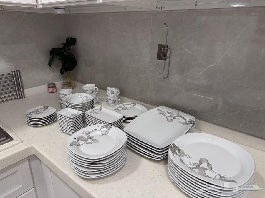 Dinner set with 2 pots, forks and spoons for guests64144882536707113