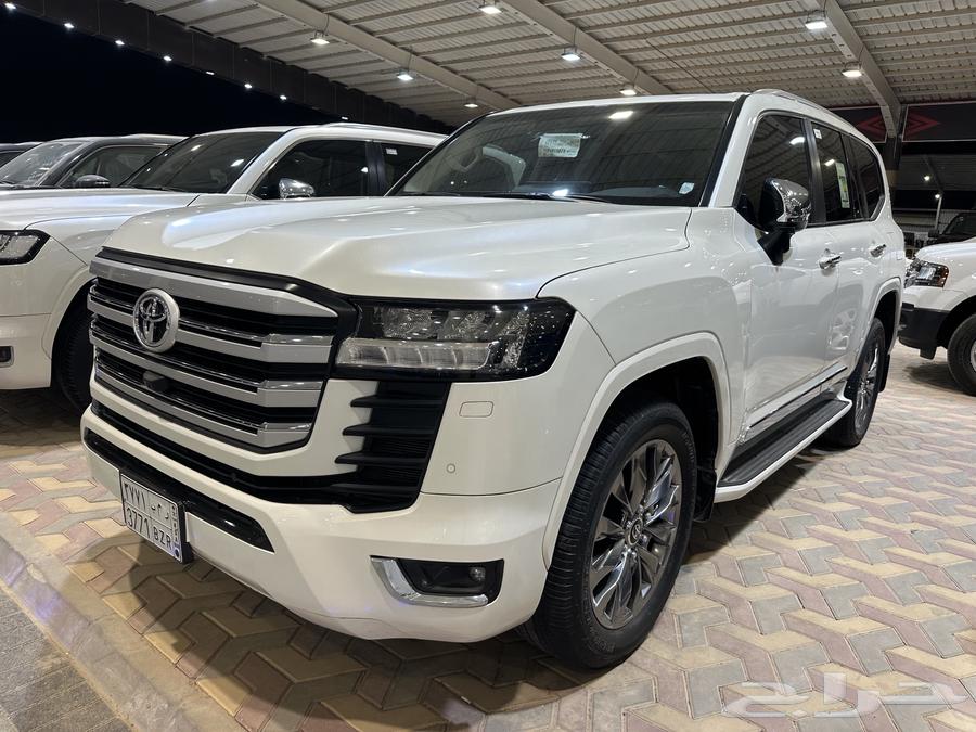 لاندكروزر 2023 سعودي ديزل L4 بحاله الوكاله64367420401283110