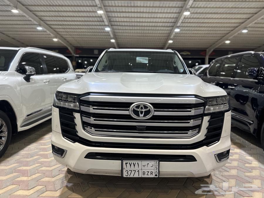 لاندكروزر 2023 سعودي ديزل L4 بحاله الوكاله64367420401283111
