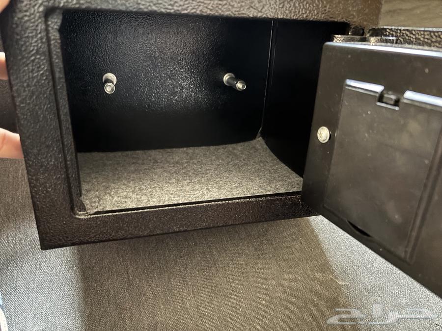 Storage locker64141546743043110