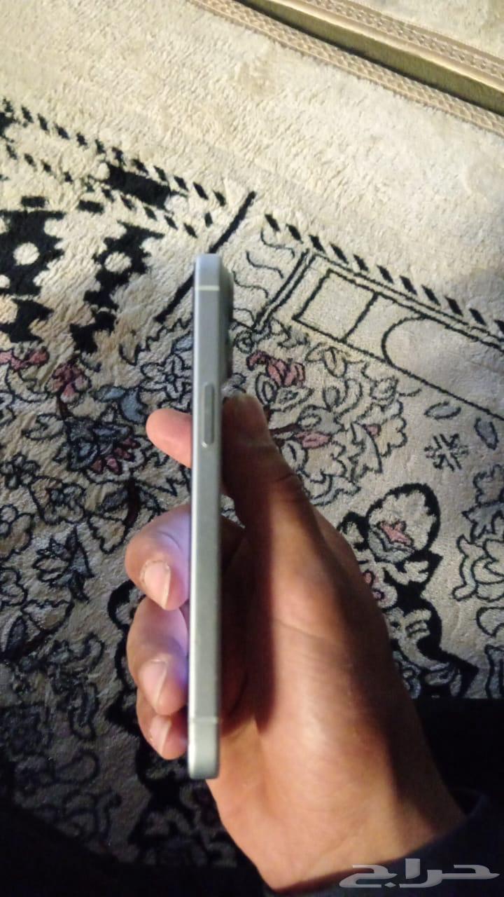 جوال ايفون 15 عادي نضيف حالة البطاريه 8364141543047553111