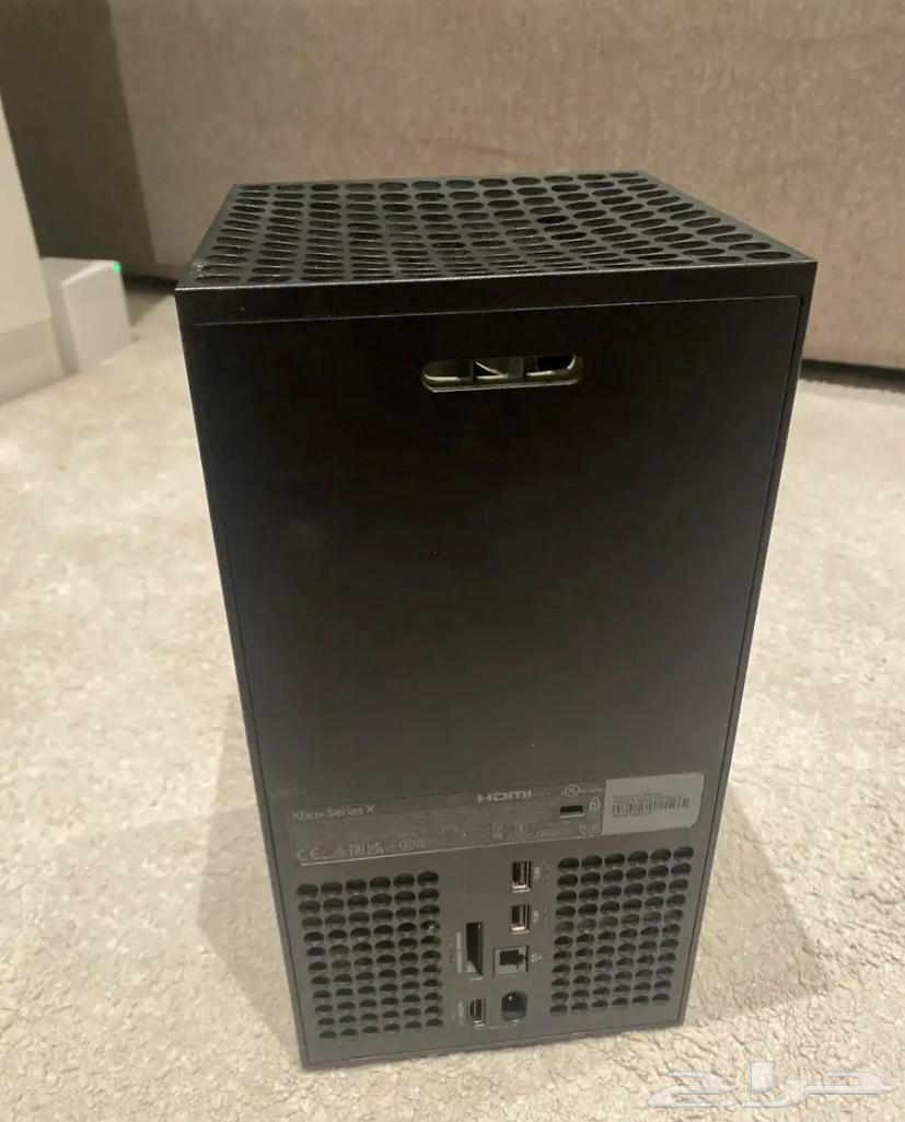 Xbox Series X with controller64143077783555111