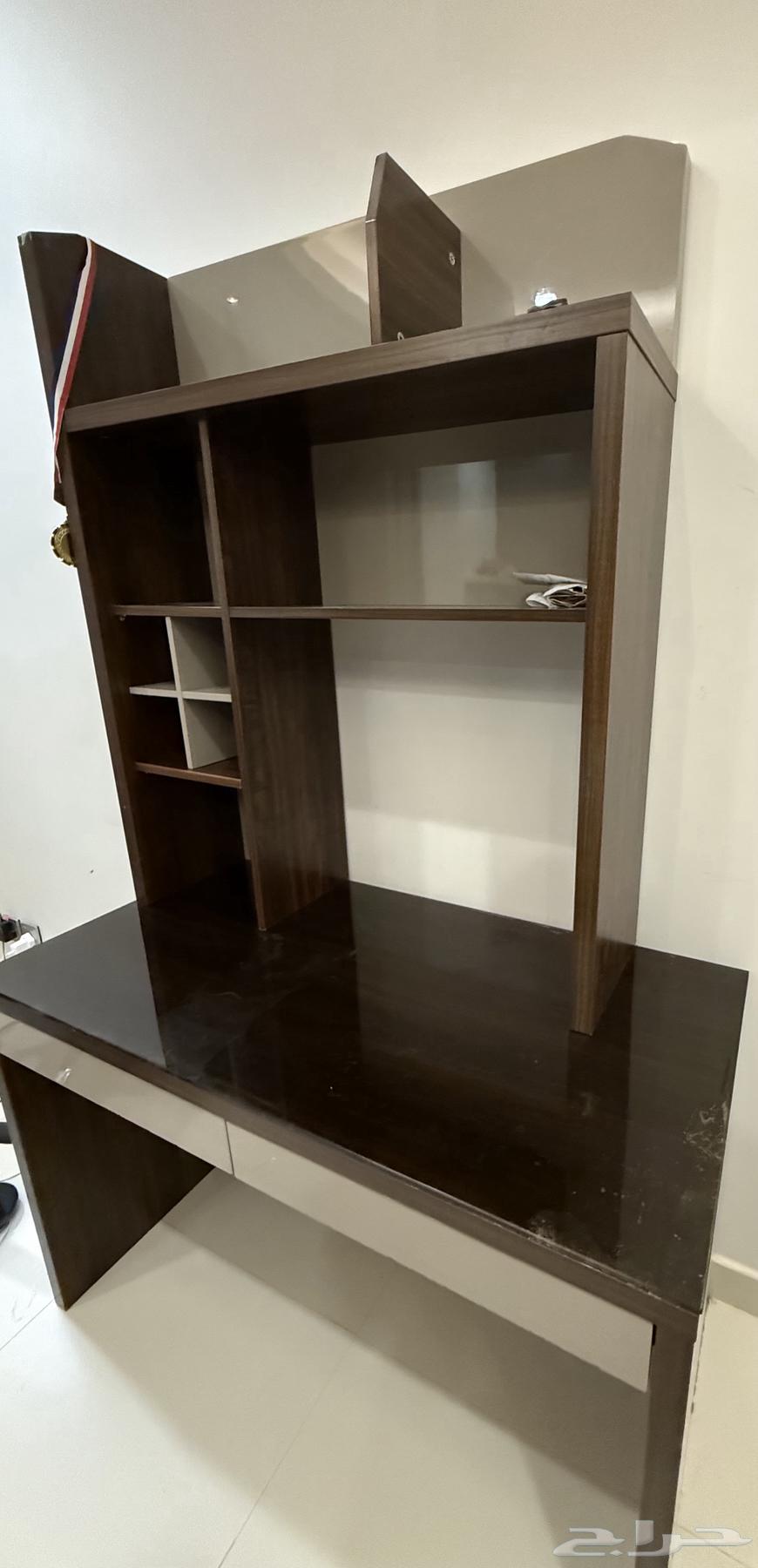مكتب مدرسي استخدام نظيف64144162930307113