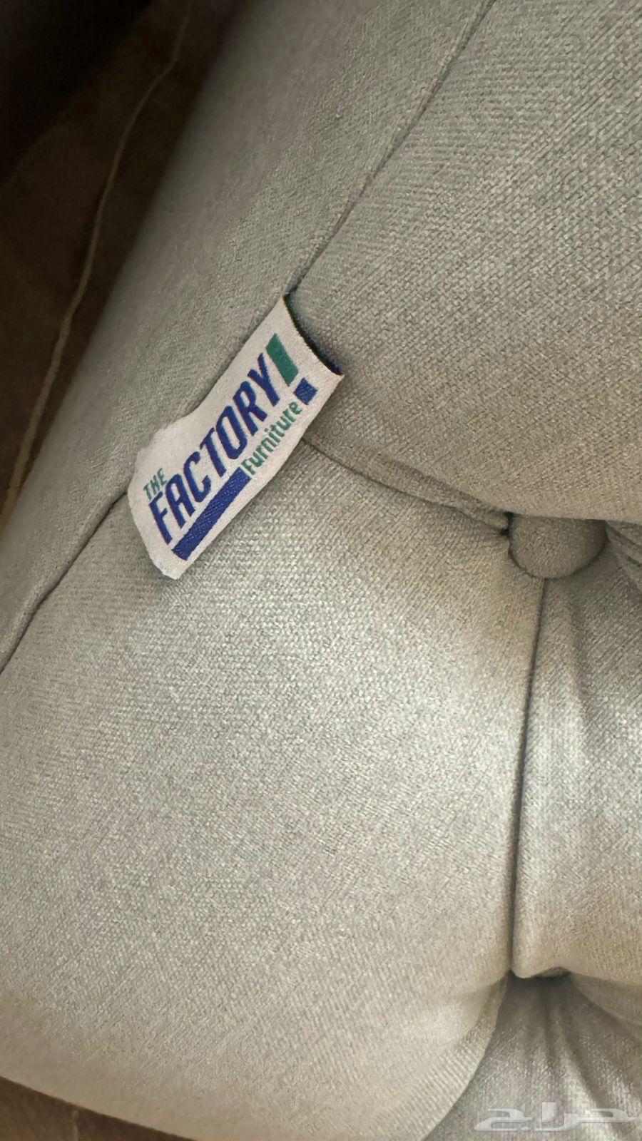 His brother's new sofa is very clean, used very little64141928704259114