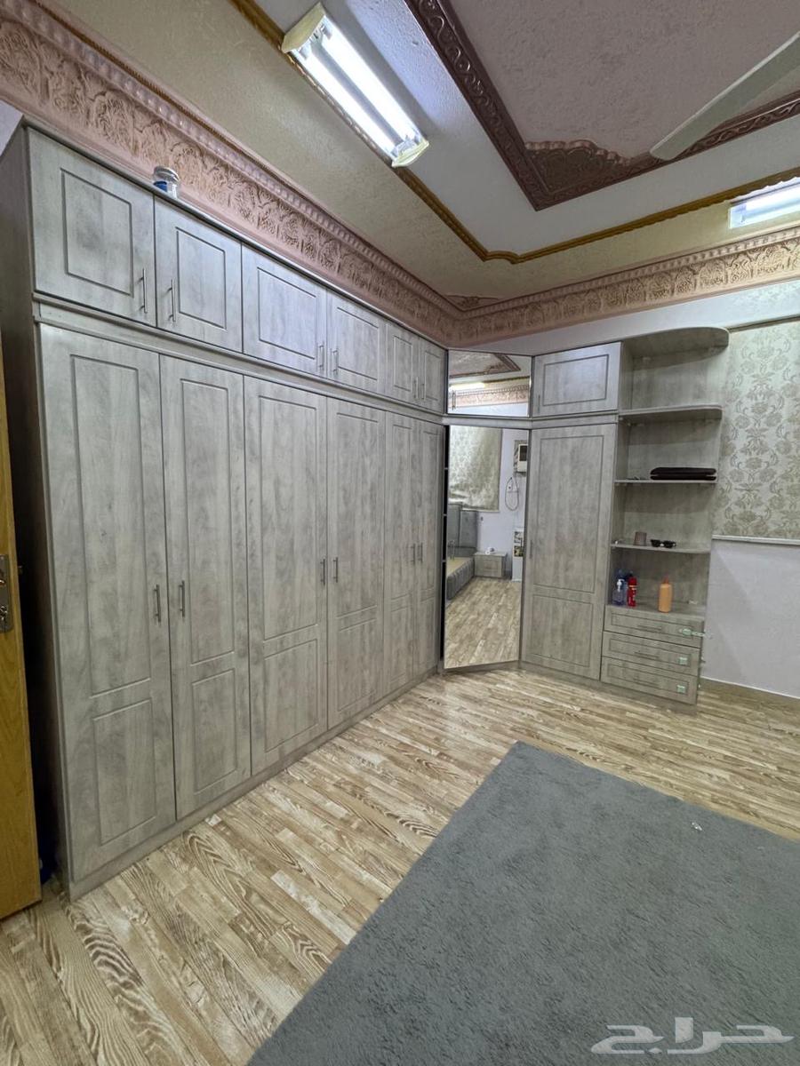 Bedroom and a very large, almost new storage drawer, and a modern living room64141913338754110