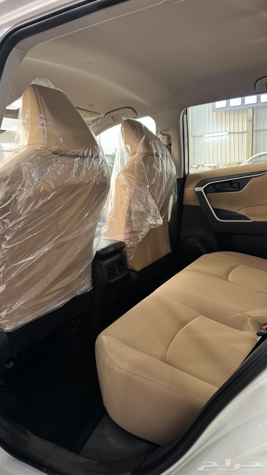 تويوتا راف فور 2025 بنزين LE دبل سعودي ابيض لولوي بطاقة جمرك64382859687937114