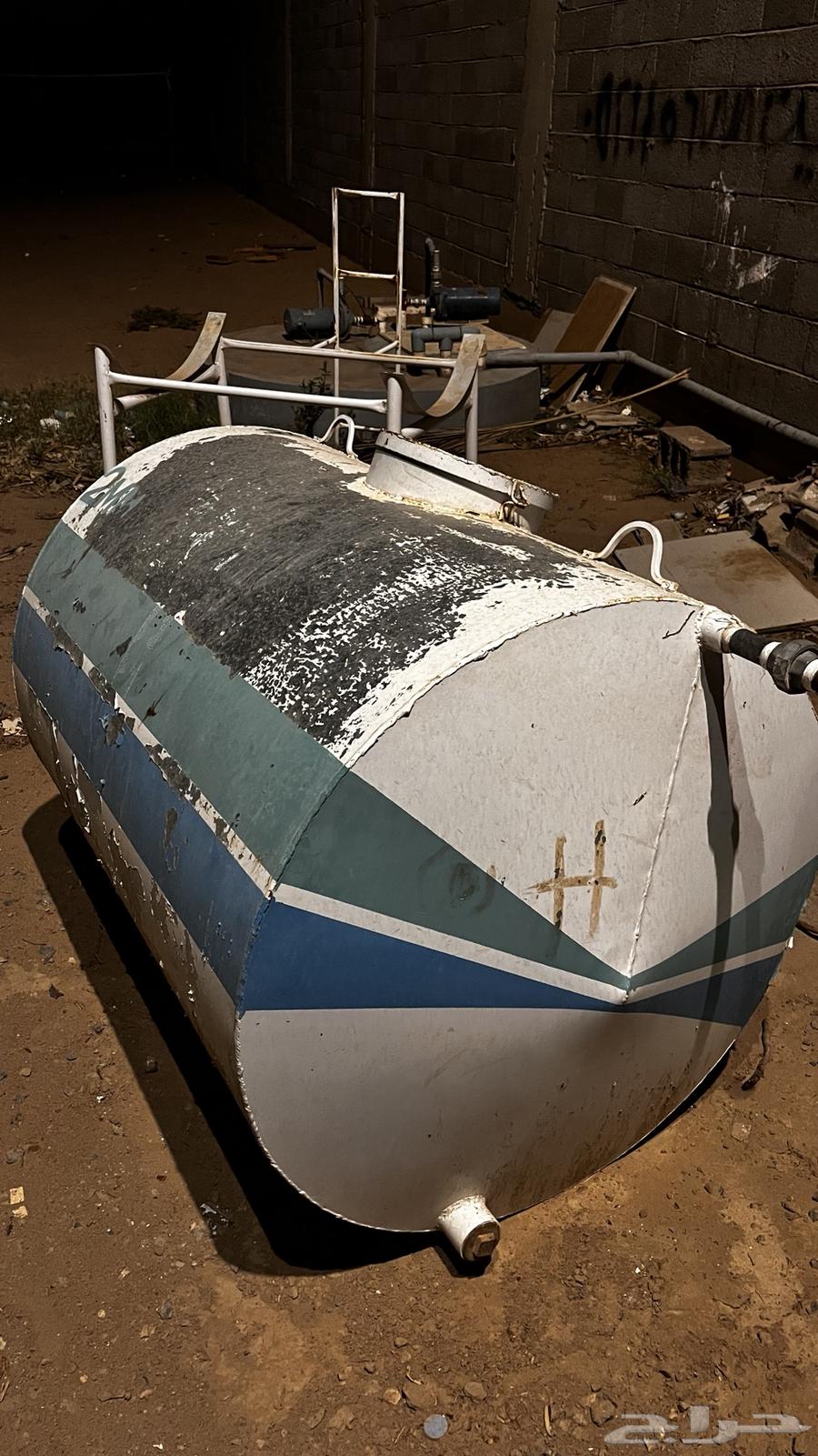 تانكي نضيف للبيع تجي معه قاعده التانكي64373477550977111