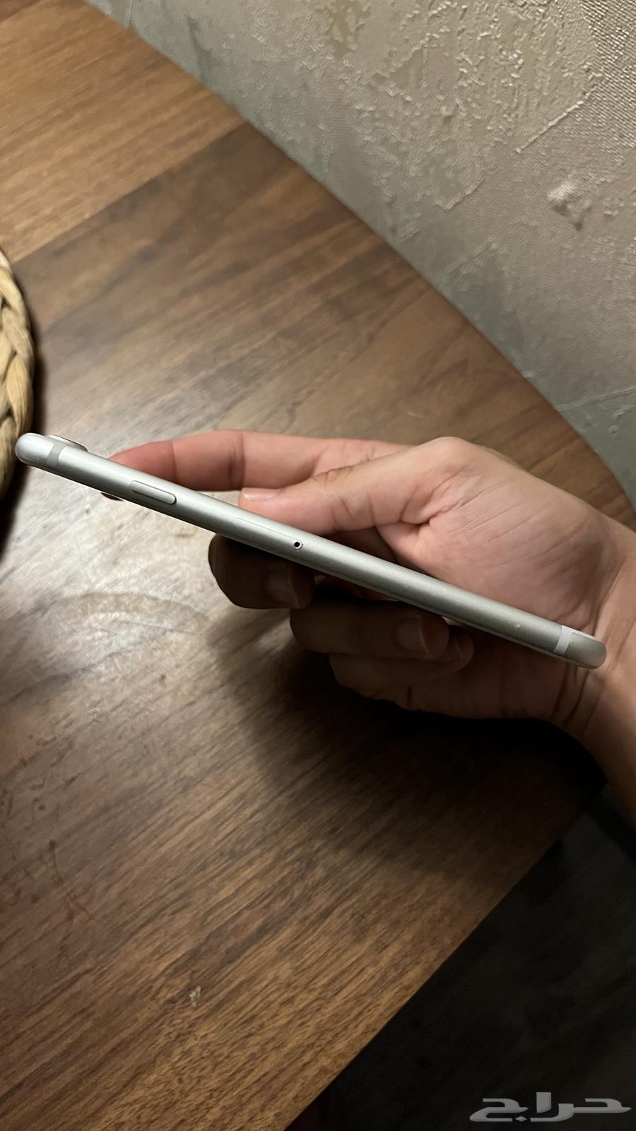 iPhone 7 in very clean condition64150489780610113