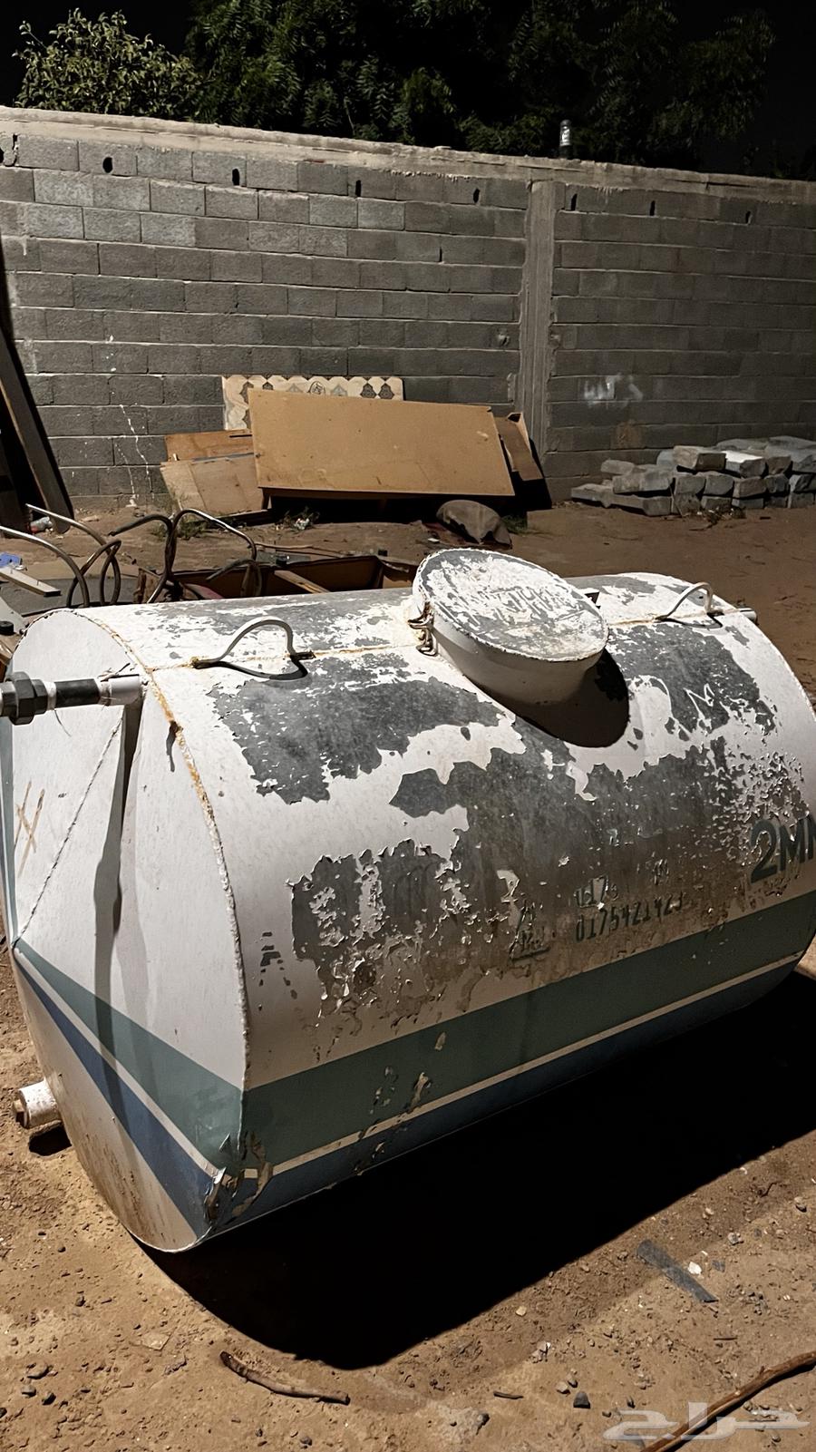 تانكي نضيف للبيع تجي معه قاعده التانكي64373477550977110