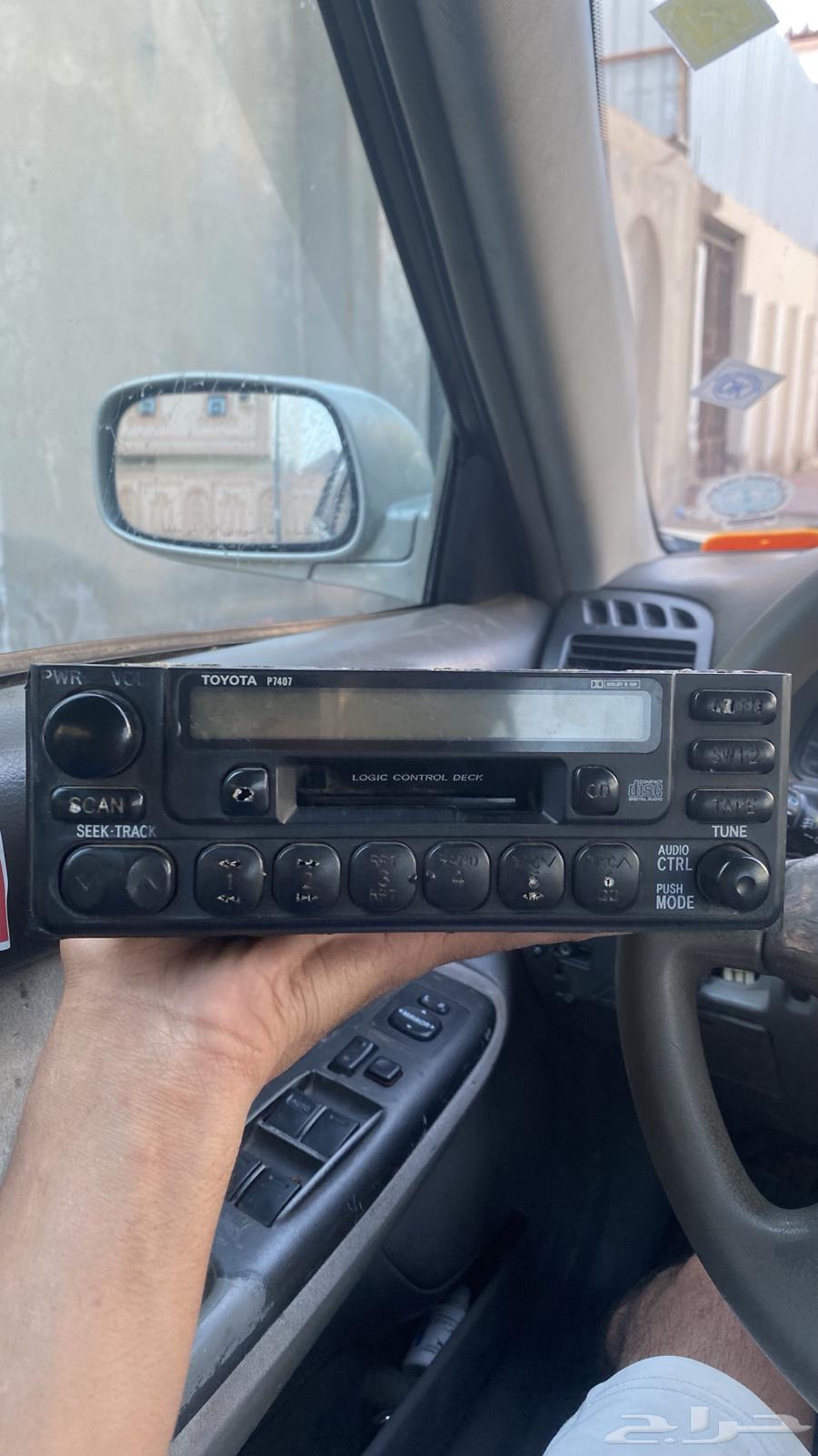 للبيع شاشه ومسجل وكاله كامري64380123368066111