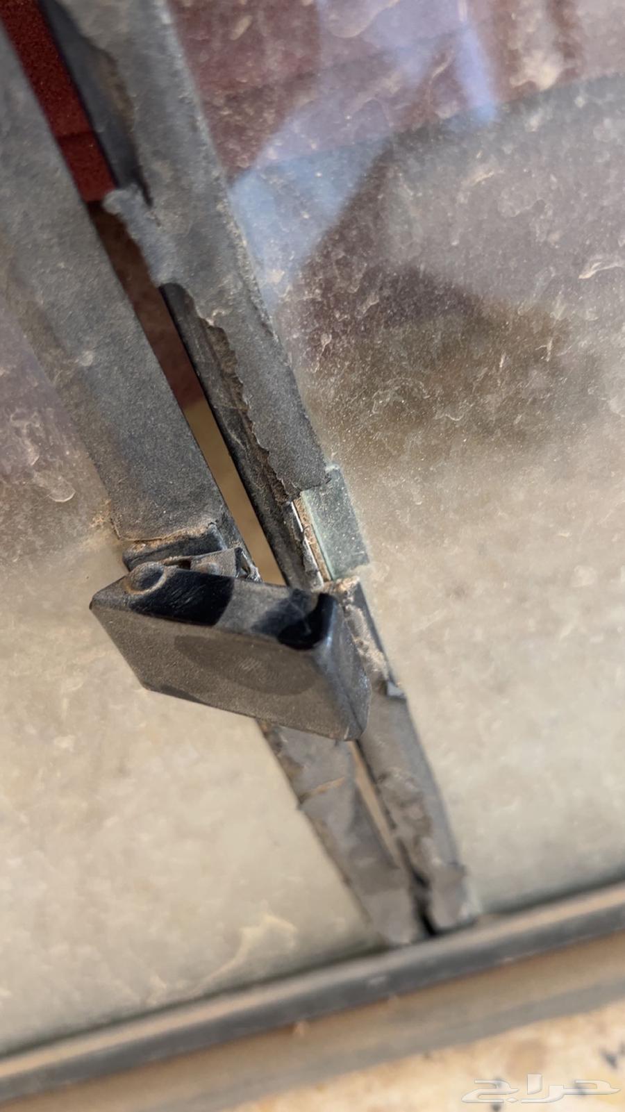 Front windshield for Datsun64381026427778112