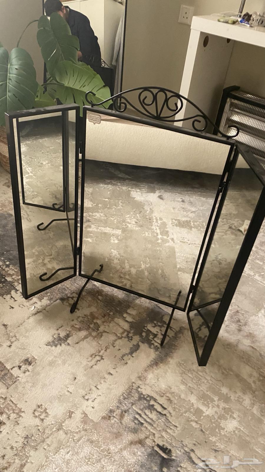 Mirror64160596774914112