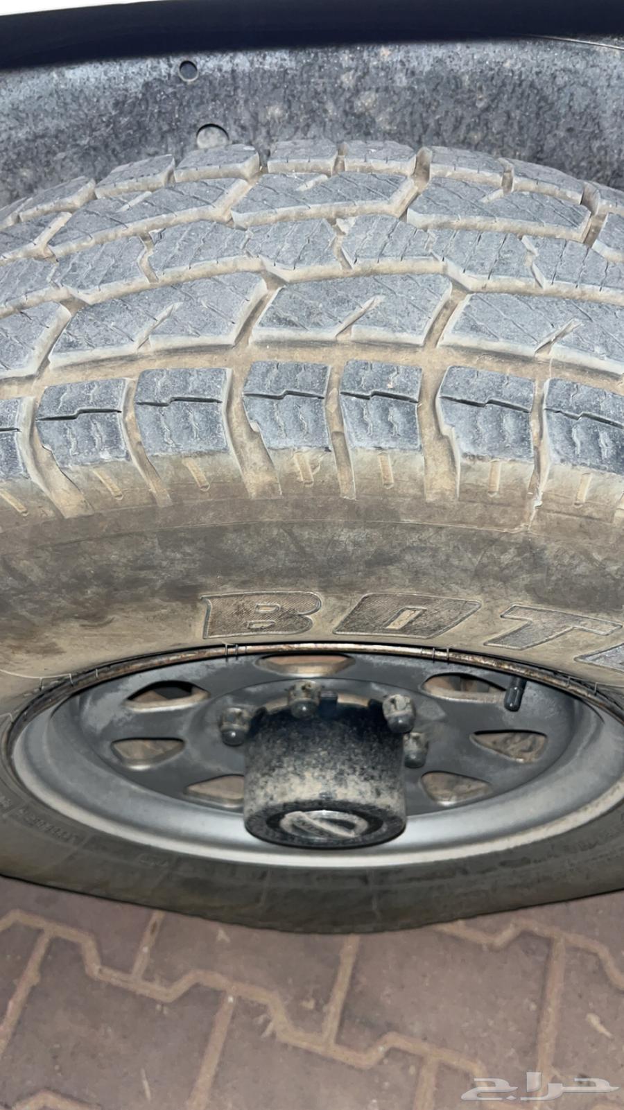 Tires with 16-inch rim, unused64385035924739110