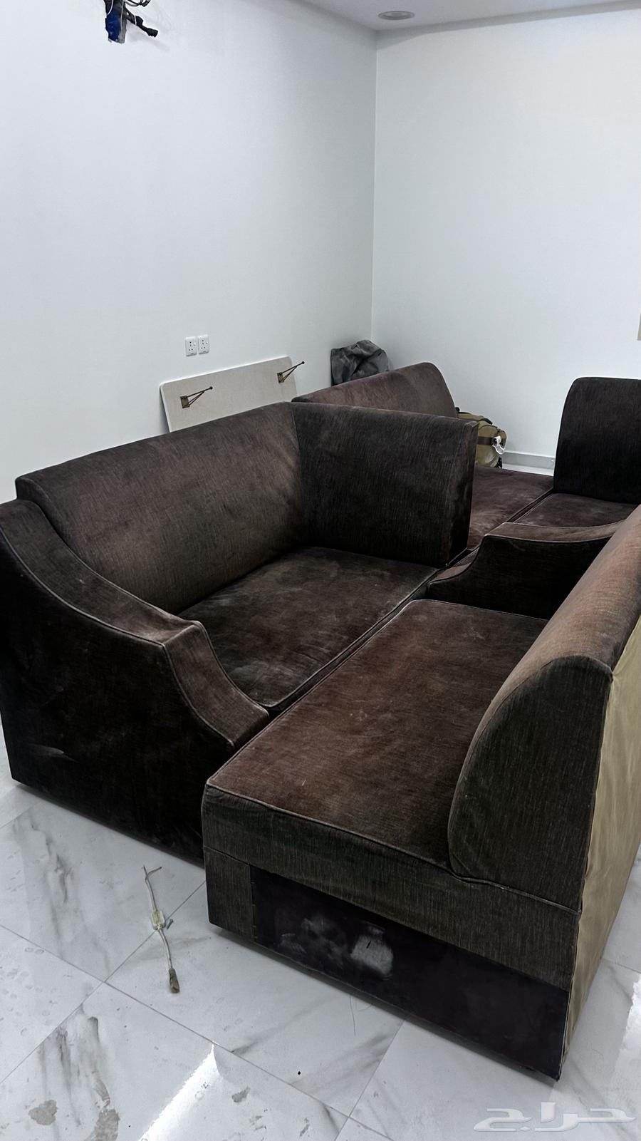 كنب اربع قطع 3 وسادات ومركا للبيع على السوم64170567689857110