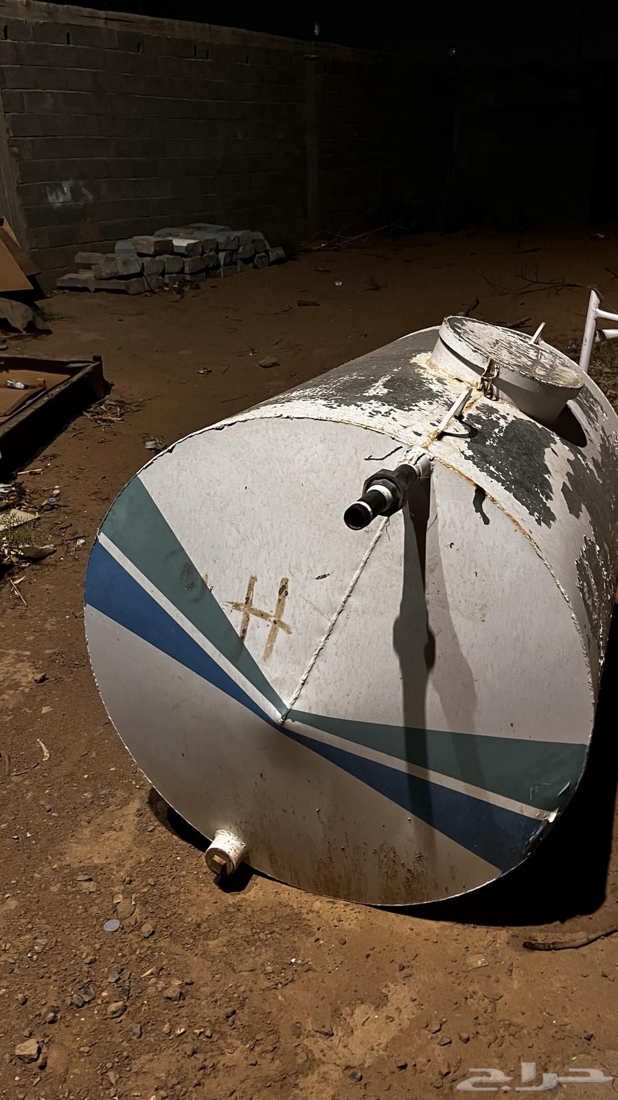 تانكي نضيف للبيع تجي معه قاعده التانكي64373477550977112