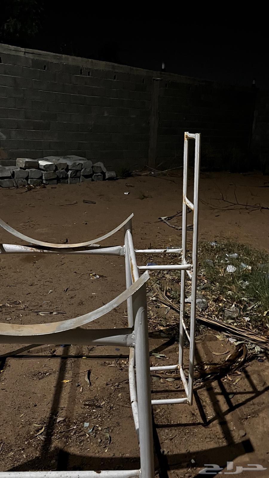 تانكي نضيف للبيع تجي معه قاعده التانكي64373477550977114