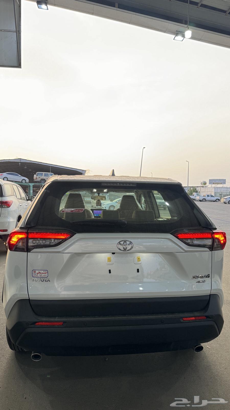 تويوتا راف فور 2025 بنزين LE دبل سعودي ابيض لولوي بطاقة جمرك64382859687937113