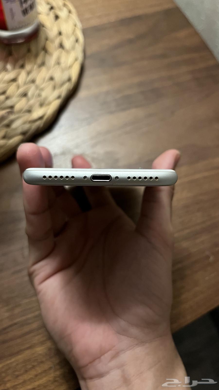 iPhone 7 in very clean condition64150489780610114