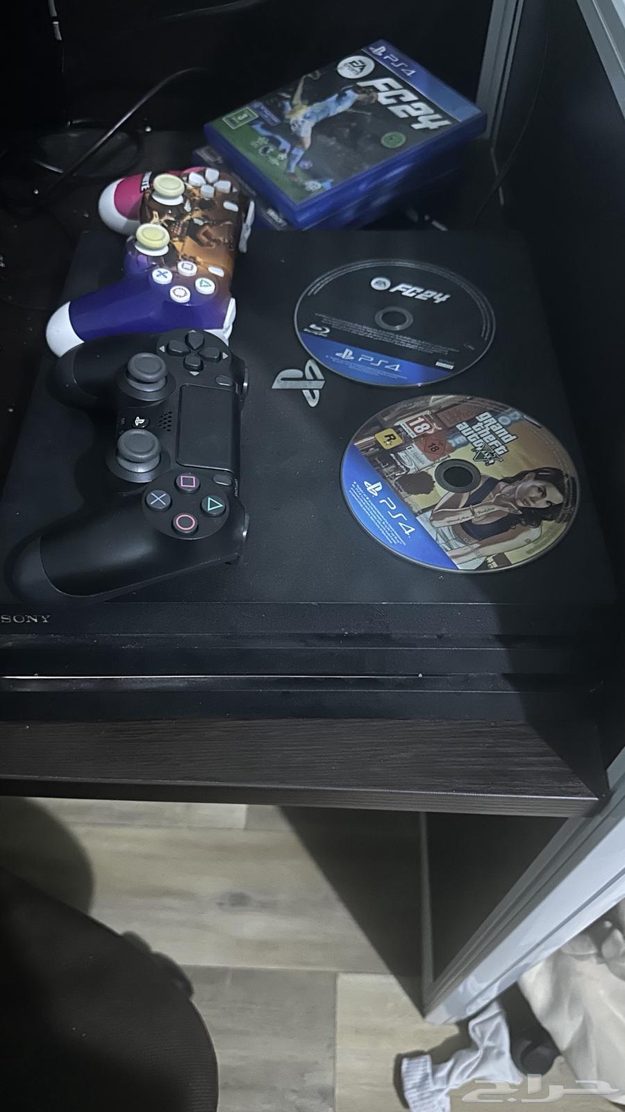Sony 4 Pro with two controllers and two cables, clean, no damages, price 85064151125203075110