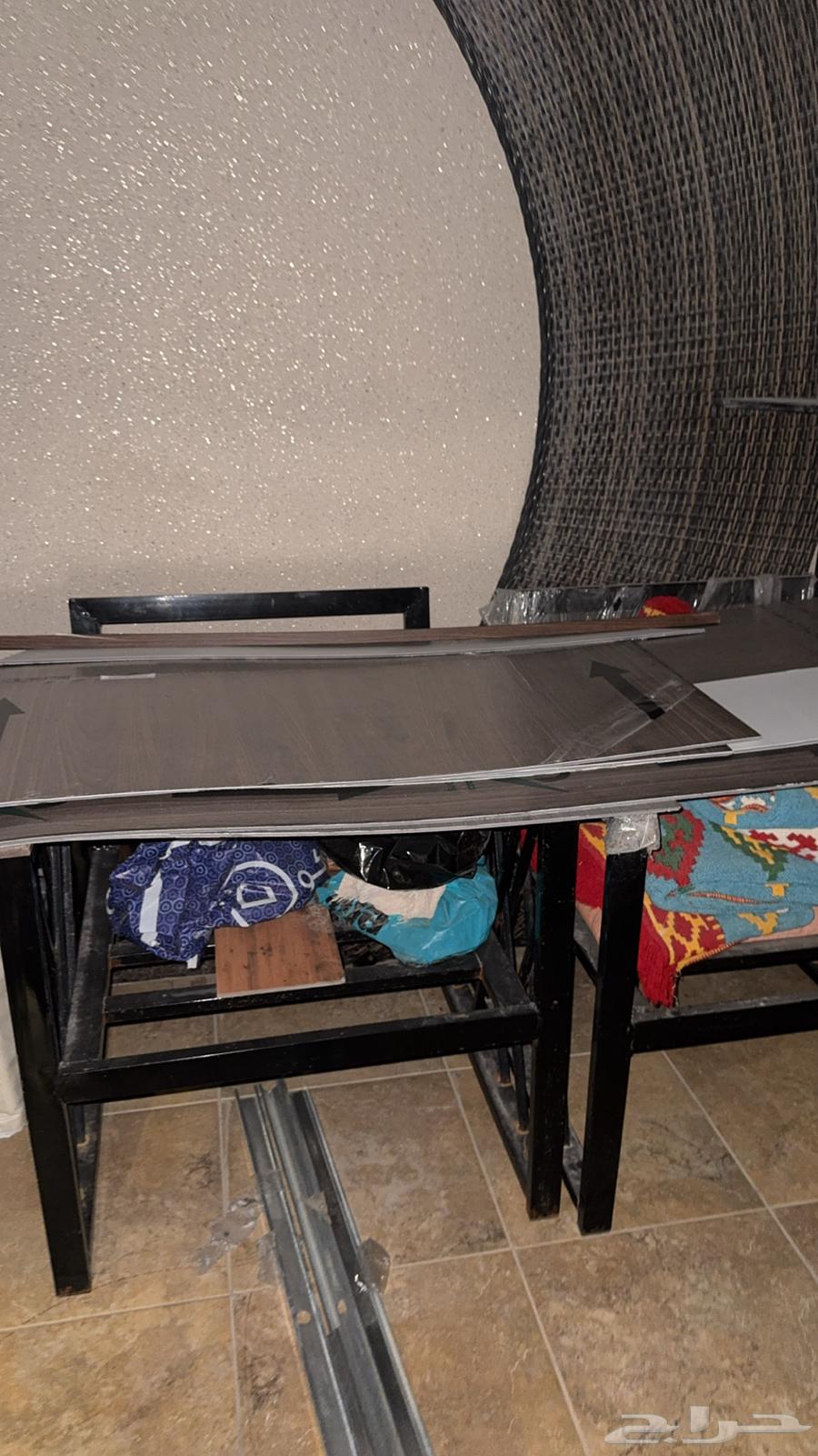 Chairs, tables, and wooden partitions for sale, selling allowed64146790418433111